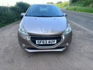 2013 Peugeot 208 1.4 Hdi Active Euro 5 5dr in Pink — image 2