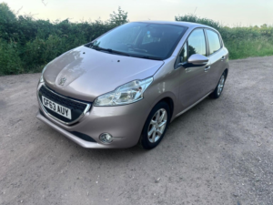 2013 Peugeot 208 1.4 Hdi Active Euro 5 5dr in Pink — image 3