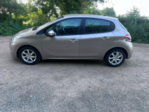 2013 Peugeot 208 1.4 Hdi Active Euro 5 5dr in Pink — image 6