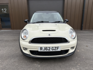 2012 MINI Hatch 1.6 Cooper S Hatch in White — image 2