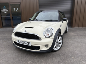 2012 MINI Hatch 1.6 Cooper S Hatch in White — image 3