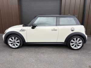 2012 MINI Hatch 1.6 Cooper S Hatch in White — image 4
