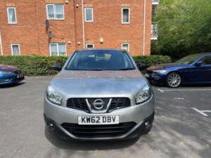 2013 Nissan Qashqai 1.6 Acenta 2WD Euro 5 (s/s) 5dr in Silver — image 2