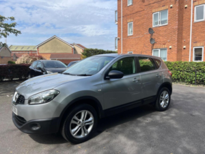 2013 Nissan Qashqai 1.6 Acenta 2WD Euro 5 (s/s) 5dr in Silver — image 3