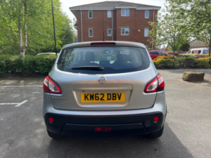 2013 Nissan Qashqai 1.6 Acenta 2WD Euro 5 (s/s) 5dr in Silver — image 6