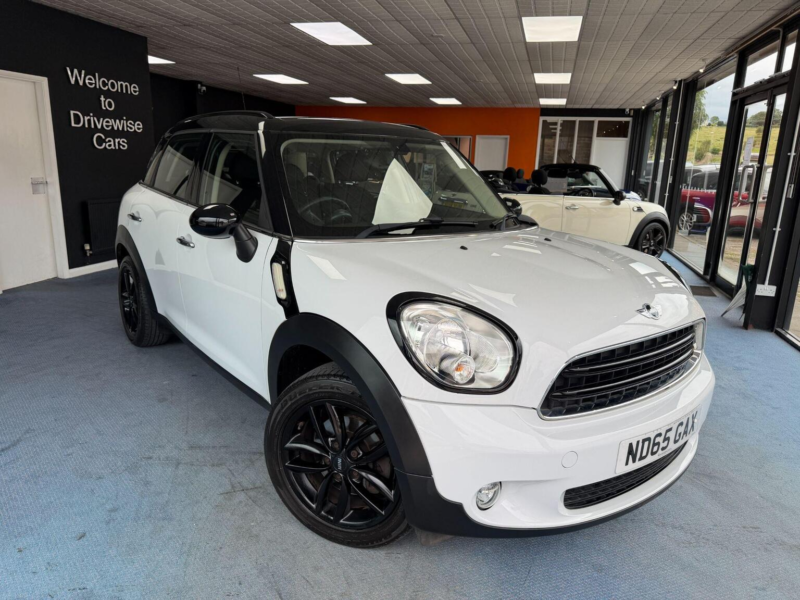 2015 MINI Countryman 1.6 Cooper Auto Euro 6 5dr in White — image 1