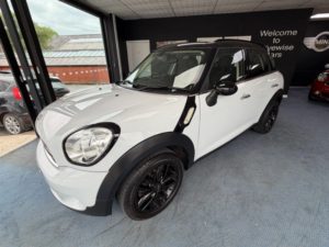 2015 MINI Countryman 1.6 Cooper Auto Euro 6 5dr in White — image 5