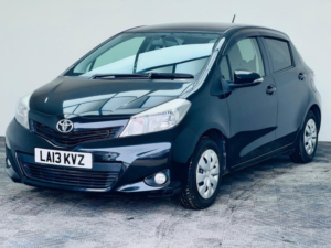 2013 Toyota Yaris 1.33 Dual Vvt-I Tr Multidrive S Euro 5 5dr in Black — image 3