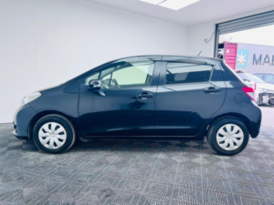2013 Toyota Yaris 1.33 Dual Vvt-I Tr Multidrive S Euro 5 5dr in Black — image 5