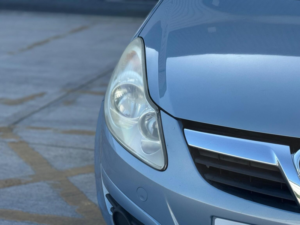 2007 Vauxhall Corsa 1.2i 16v Club 3dr in Blue — image 6