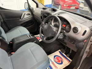 2018 Citroen Berlingo 1.6 Bluehdi Feel in Brown — image 4