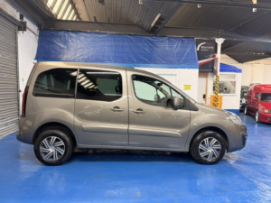 2018 Citroen Berlingo 1.6 Bluehdi Feel in Brown — image 5