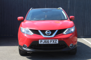 2016 Nissan Qashqai 1.5 Dci Tekna in Red — image 2