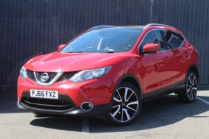 2016 Nissan Qashqai 1.5 Dci Tekna in Red — image 3