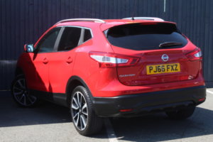 2016 Nissan Qashqai 1.5 Dci Tekna in Red — image 6