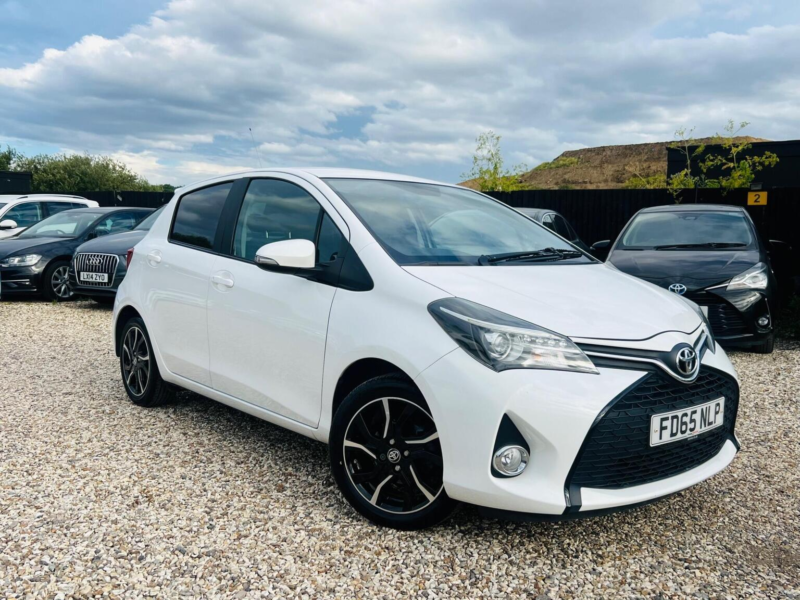 2015 Toyota Yaris 1.33 Dual Vvt-I Sport Euro 5 5dr Euro 5 in White — image 1