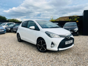 2015 Toyota Yaris 1.33 Dual Vvt-I Sport Euro 5 5dr Euro 5 in White — image 6