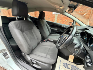 2013 Ford Fiesta 1.25 Zetec Euro 5 3dr in White — image 3