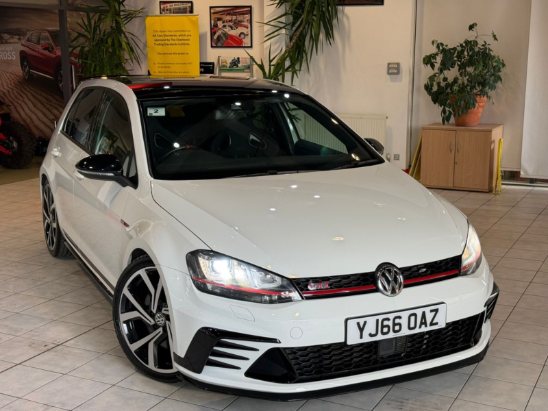 2016 Volkswagen Golf in White — image 1
