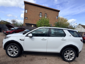 2016 Land Rover Discovery Sport Td4 Hse in White — image 4