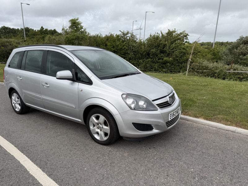 2013 Vauxhall Zafira 1.6 16v Exclusiv in Silver — image 1