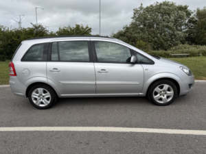 2013 Vauxhall Zafira 1.6 16v Exclusiv in Silver — image 2