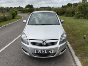 2013 Vauxhall Zafira 1.6 16v Exclusiv in Silver — image 3