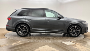 2021 Audi Q7 3.0 Tdi V6 50 Black Edition in Grey — image 3