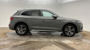 2021 Audi Q5 2.0 Tfsi 45 S Line in Grey — image 3