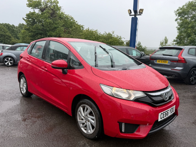 2016 Honda Jazz 1.3 I-Vtec Se in Red — image 1