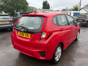 2016 Honda Jazz 1.3 I-Vtec Se in Red — image 4