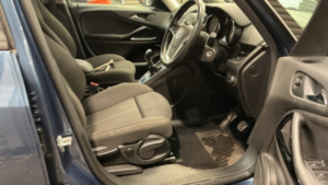 2016 Vauxhall Zafira Tourer 2.0 Cdti Sri Diesel 7 Seater Blue 5dr 10 Stamps in Blue — image 5
