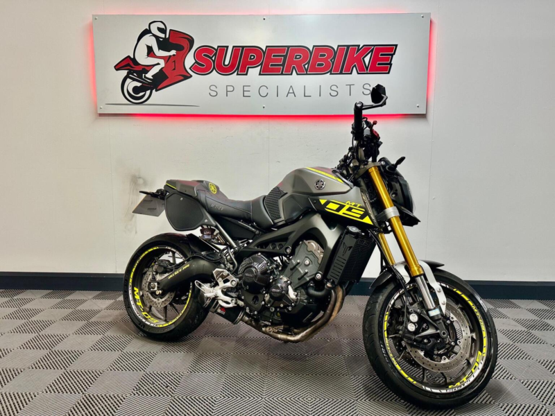 2016 Yamaha Mt-09 900 Abs in Grey — image 1