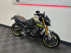 2016 Yamaha Mt-09 900 Abs in Grey — image 3