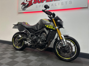 2016 Yamaha Mt-09 900 Abs in Grey — image 4