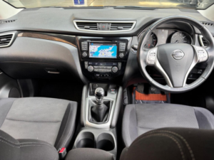 2016 Nissan Qashqai 1.5 Dci N-Connecta 2WD Euro 6 (s/s) 5dr in Black — image 4