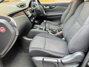 2016 Nissan Qashqai 1.5 Dci N-Connecta 2WD Euro 6 (s/s) 5dr in Black — image 5