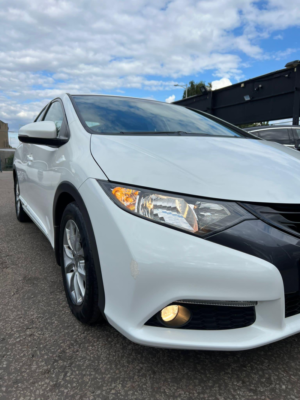 2012 Honda Civic 1.8 I-Vtec Es Auto Euro 5 5dr in White — image 3