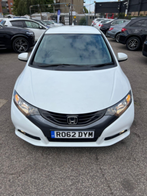2012 Honda Civic 1.8 I-Vtec Es Auto Euro 5 5dr in White — image 4