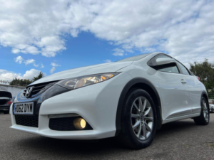2012 Honda Civic 1.8 I-Vtec Es Auto Euro 5 5dr in White — image 5