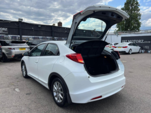 2012 Honda Civic 1.8 I-Vtec Es Auto Euro 5 5dr in White — image 6