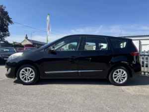 2013 Renault Grand Scenic 1.5 Dci Energy Dynamique Tomtom in Black — image 2