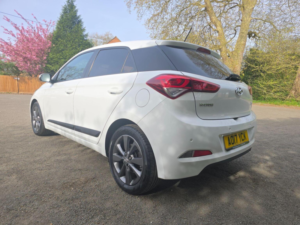 2017 Hyundai I20 1.2 Premium Se Euro 6 5dr in White — image 5