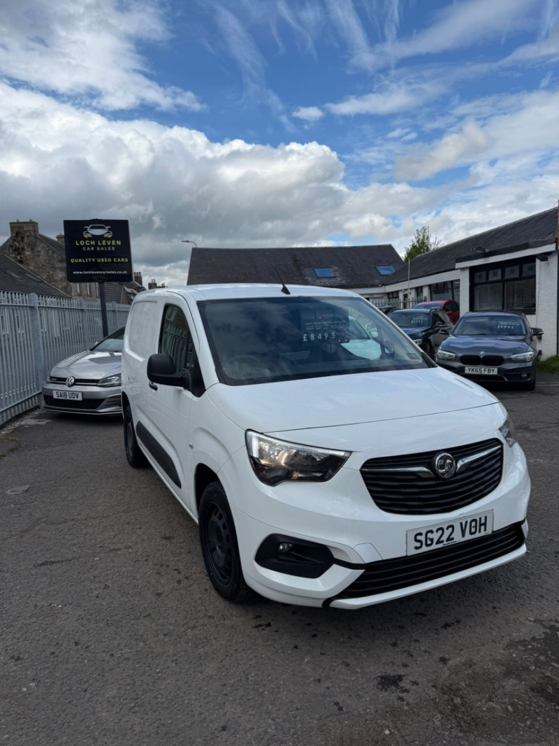 2022 Vauxhall Combo 1.5 Turbo D 2300 Sportive in White — image 1