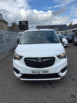 2022 Vauxhall Combo 1.5 Turbo D 2300 Sportive in White — image 3