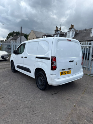 2022 Vauxhall Combo 1.5 Turbo D 2300 Sportive in White — image 4