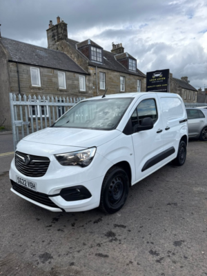 2022 Vauxhall Combo 1.5 Turbo D 2300 Sportive in White — image 6