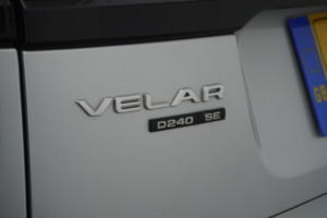 2017 Land Rover Range Rover Velar 2.0 D240 Se Auto 4WD Euro 6 (s/s) 5dr in Silver — image 4