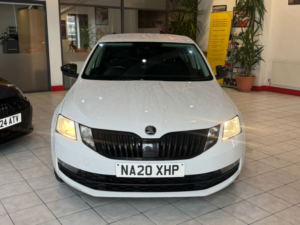 2020 Skoda Octavia 1.5 Tsi Act Se Drive in White — image 3