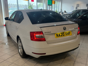 2020 Skoda Octavia 1.5 Tsi Act Se Drive in White — image 6